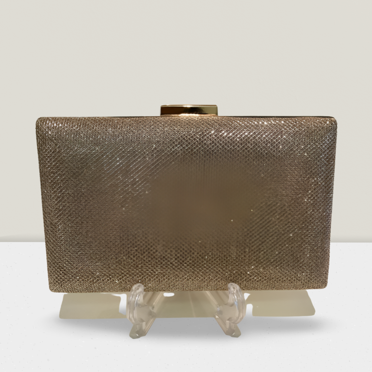 Clutch dourada tecido brilho