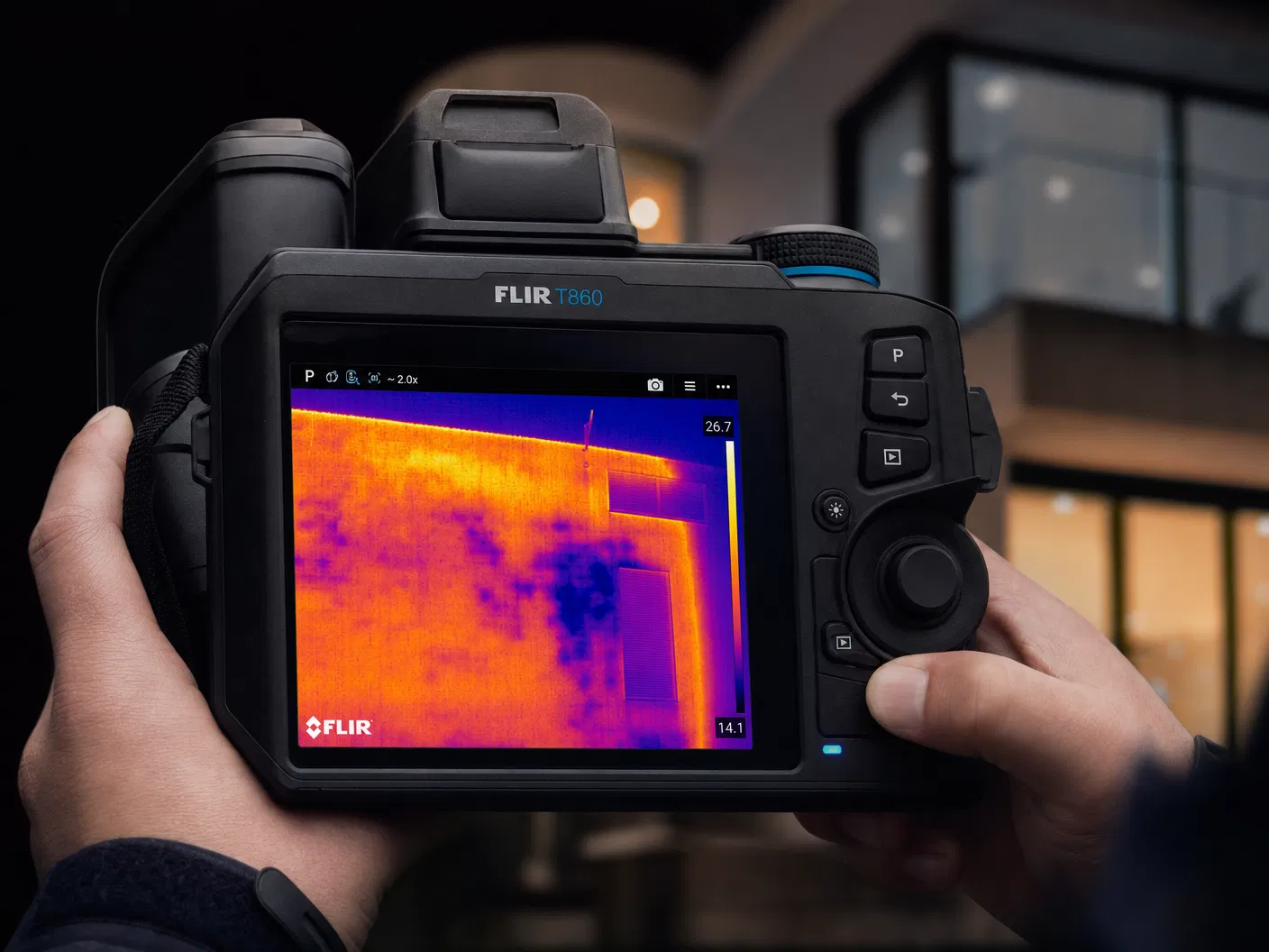 Thermal imaging camera in use