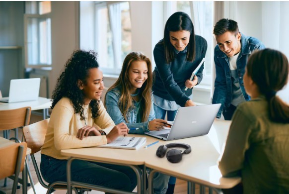 Preparando a Força de Trabalho Americana: Capacitando Educadores, Inspirando o Futuro