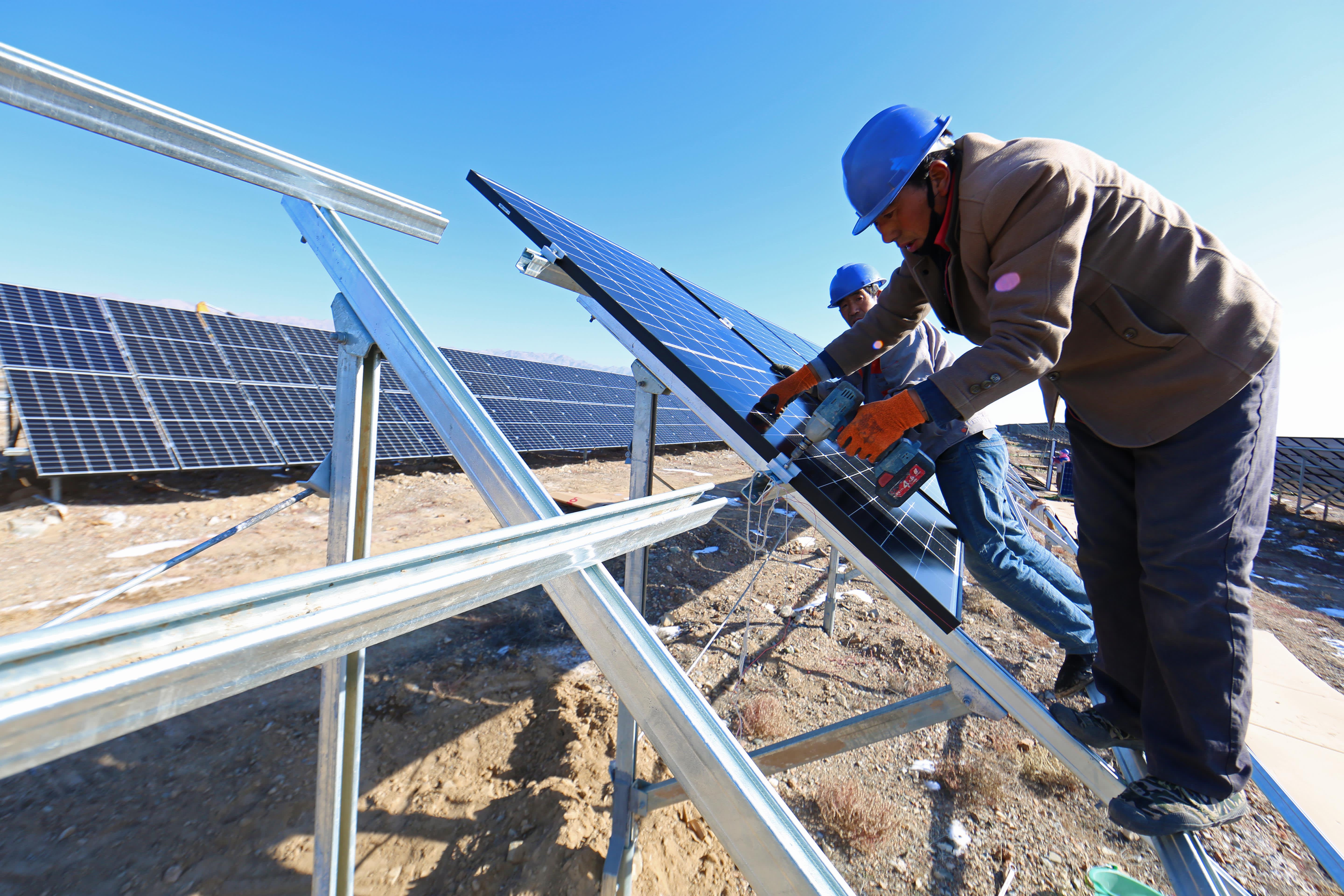 Big Tech Poaches Energy Talent to Power AI Ambitions