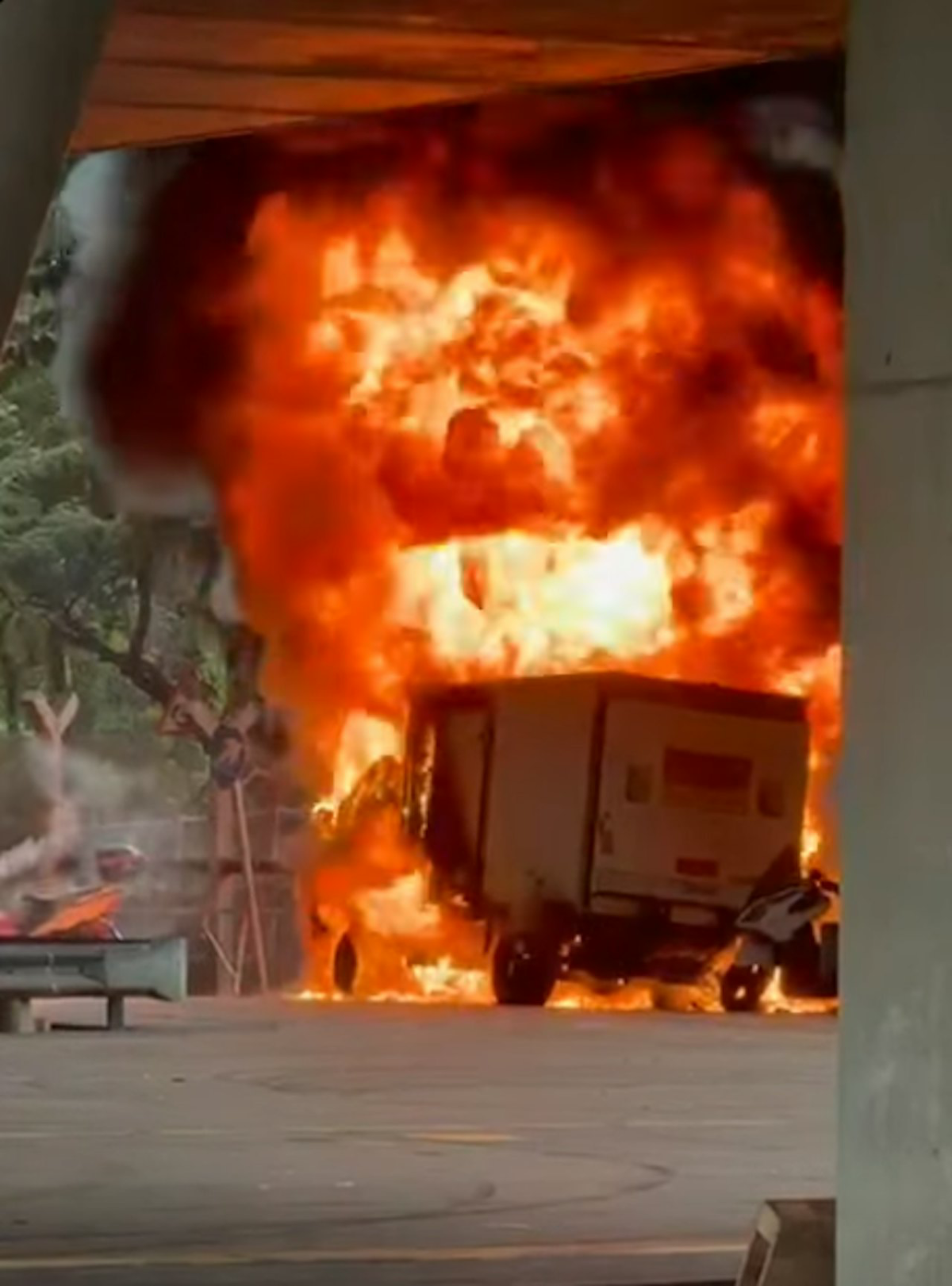 油價「加快減慢」逼死司機?葵涌貨櫃碼頭車火揭開「鬼油」黑色產業鏈!