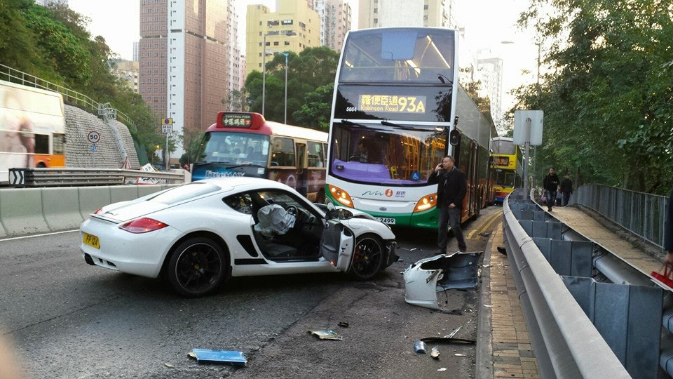 大坑道突發事故：電動保時捷撞人，女途人受傷送醫治療情況更新！