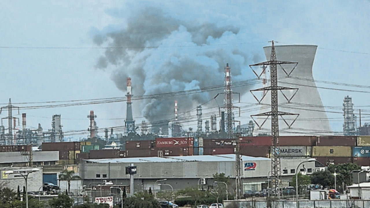 伊朗導彈狂轟以色列海法煉油廠！特朗普欲迫德黑蘭投降，油價恐大幅飆升？