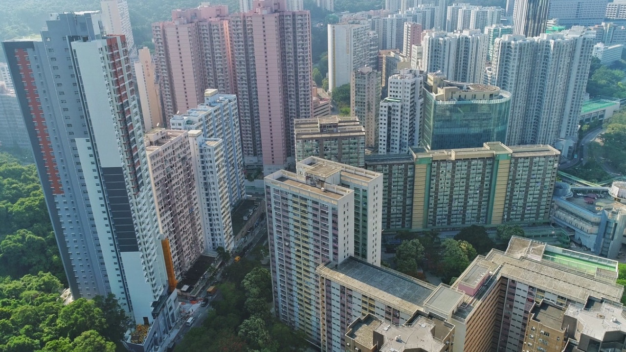 震驚全網！單身男首派屯門250呎公屋！網民眼紅質疑，幸運兒親揭2大殘酷真相！