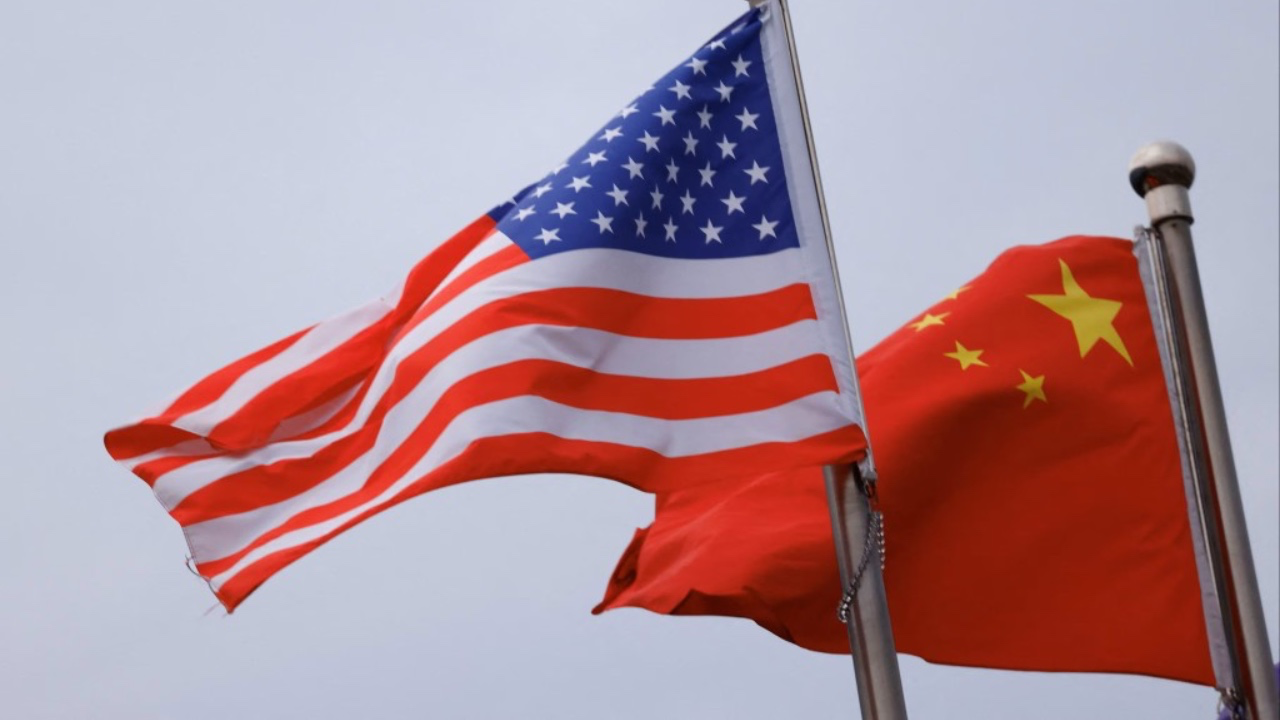 中美關稅戰火再燃:中國強硬反制,全球經濟何去何從?