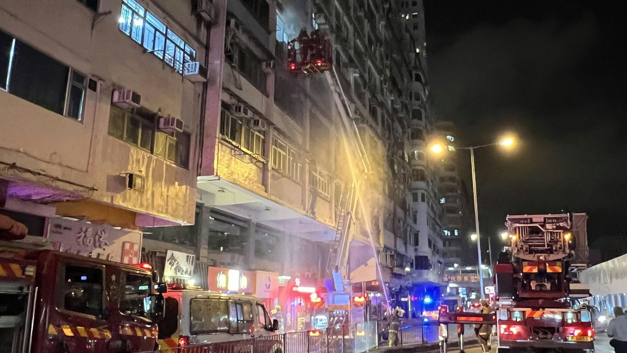 旺角深夜奪命大火!唐樓劏房陷火海 一家三口1死2傷,街坊睡夢中倉皇逃生!
