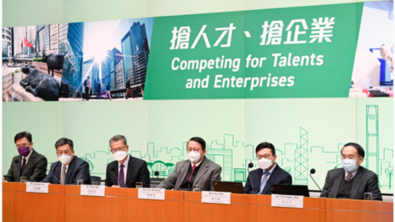 香港「搶人才」策略成效初顯:數據背後的人才流動與市場挑戰