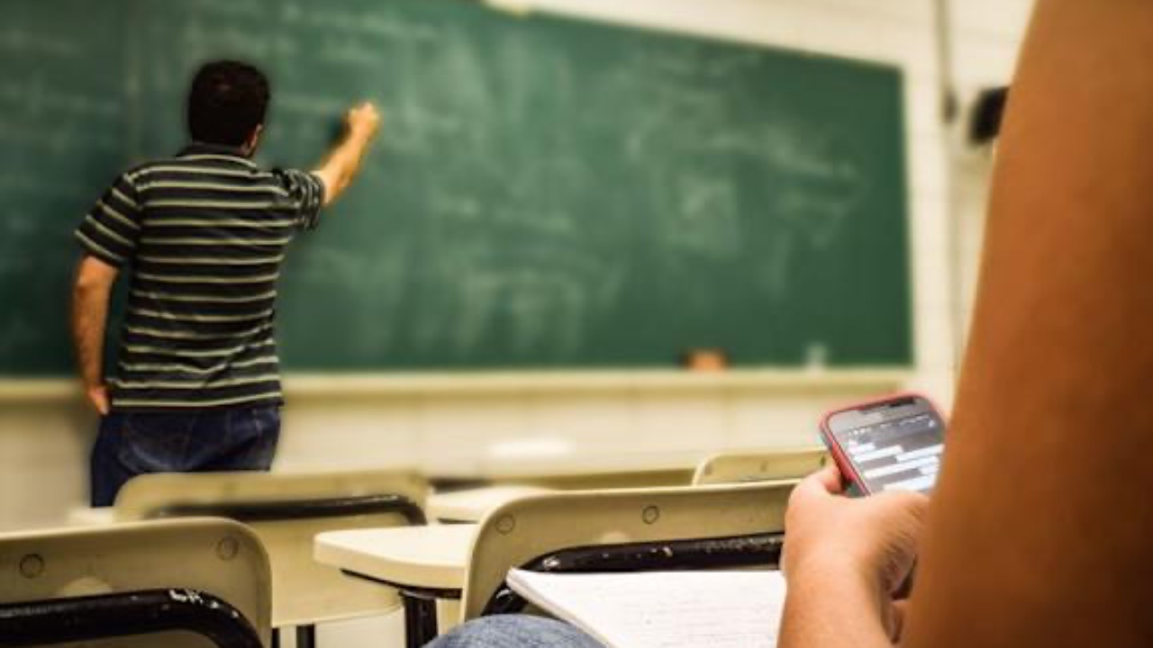 師生界線淪喪：女教師與15歲學生不倫戀引發的社會深思