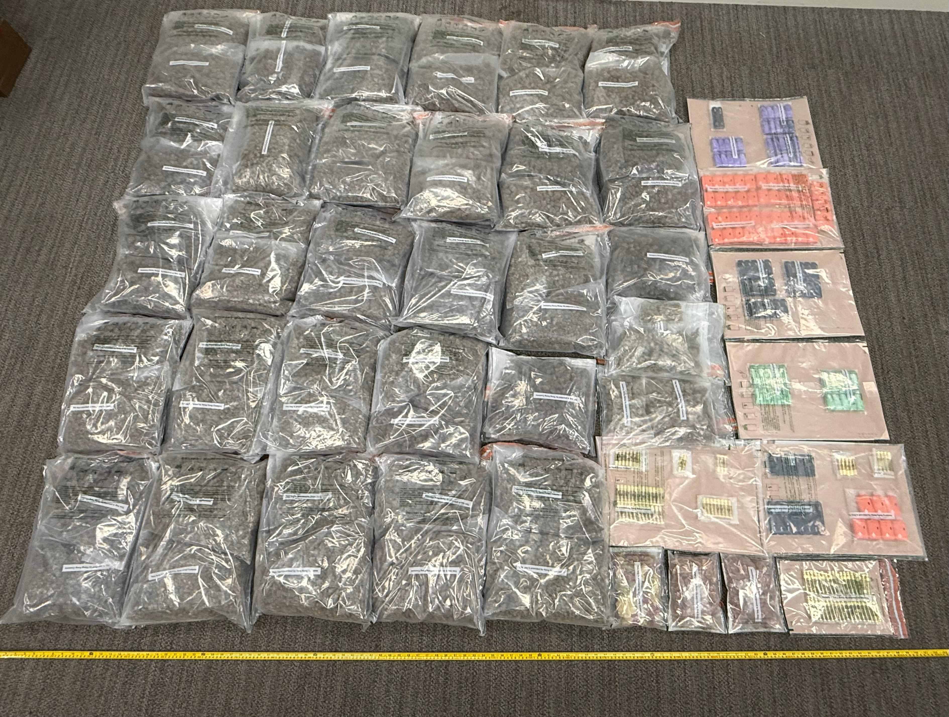 震驚！27歲女旅客機場藏340萬大麻花，揭香港跨境販毒新危機？