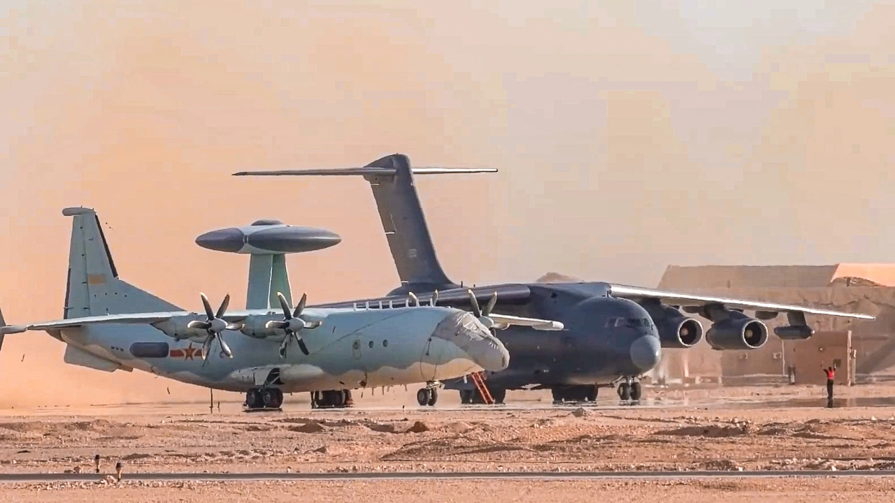 中東戰火狂燒，中國空軍「A射B導」戰術曝光！央視官宣殲-10C神級黑科技！美國徹底慌了！