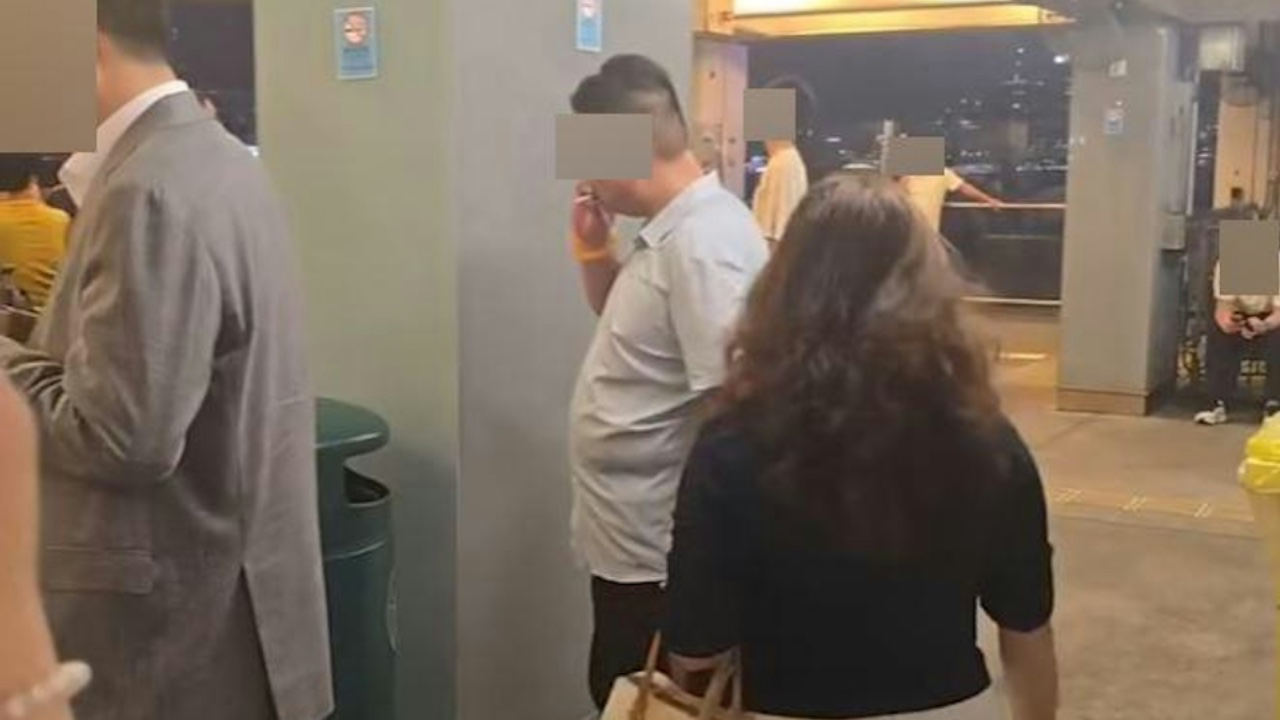 天星小輪禁煙爭議:一根煙如何點燃城市公德與執法拉鋸戰?