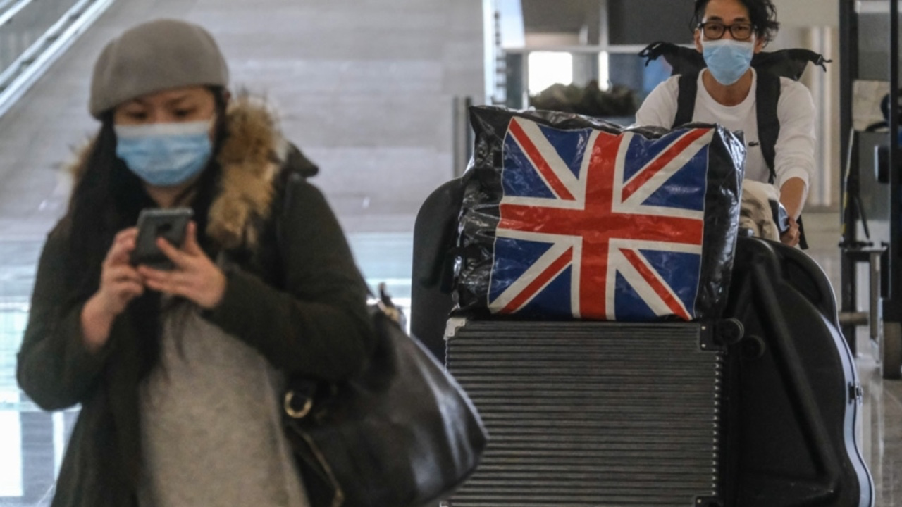 移英港人與港式英文:文化語境下的溝通迷思與適應之道