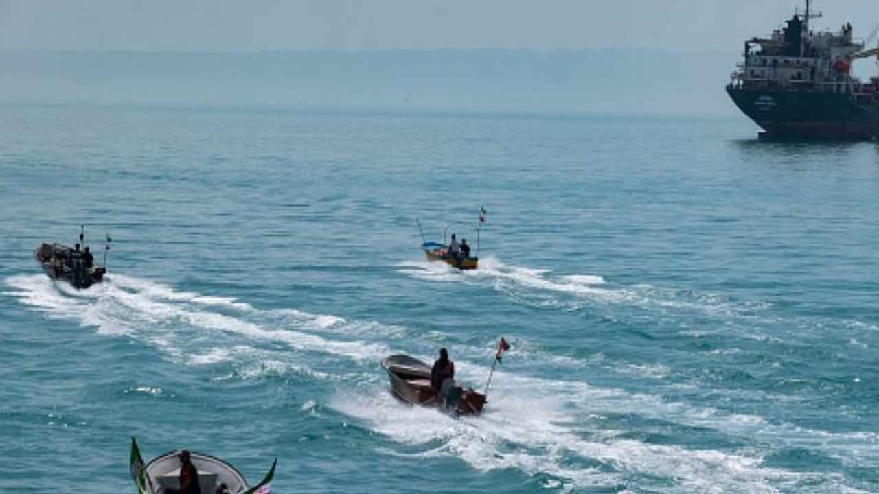 霍爾木茲海峽風雲再起：伊朗「海上收費站」如何衝擊全球經濟與美元霸權？