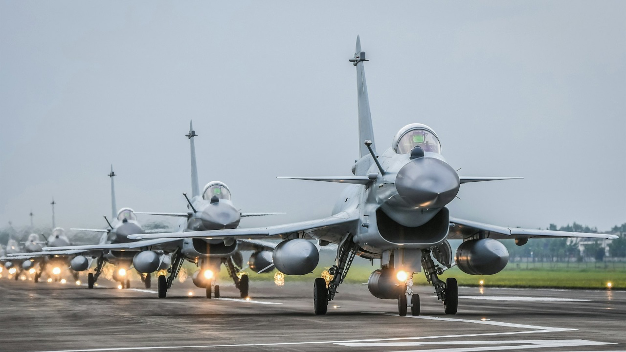 中國軍事科技新突破：無人機蜂群與殲-10C的戰略意義