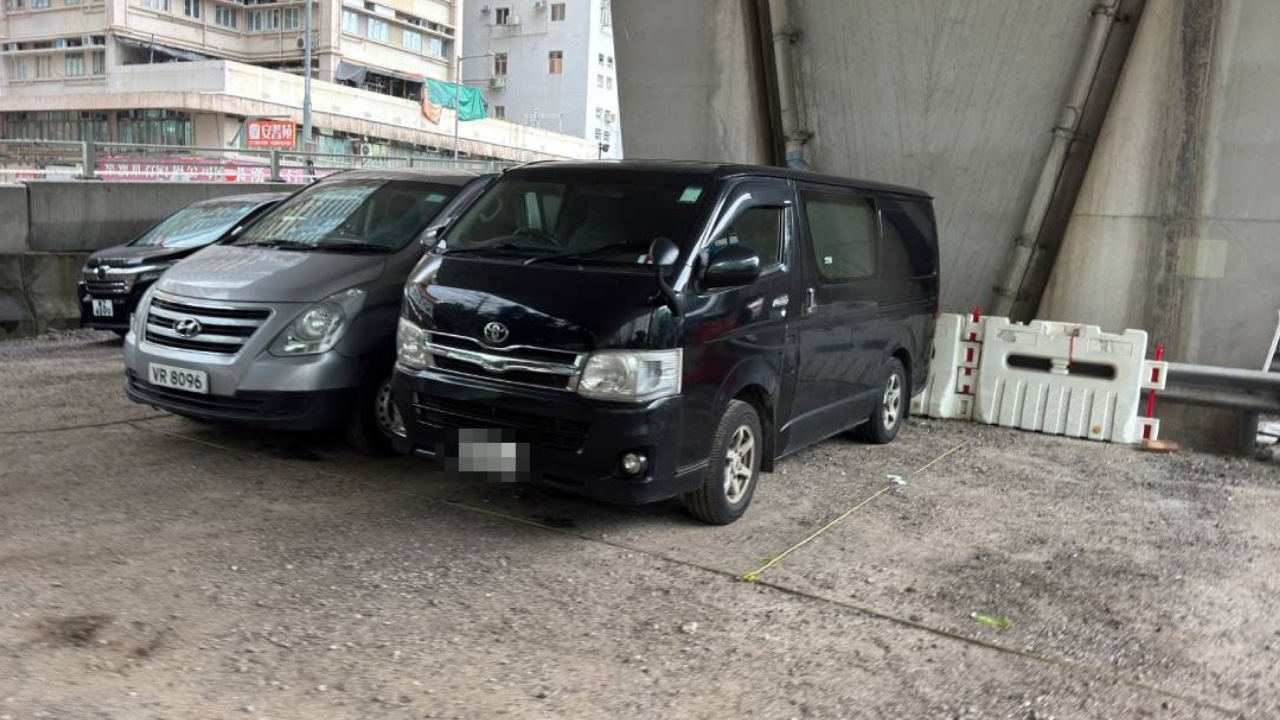 深水埗司機落貨竟遭偷貨van 賊人一小時後停車場現原車 警追緝涉案非華裔男