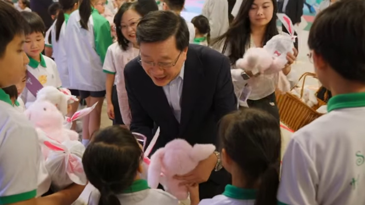 李家超兒童節視察在校課後託管服務成效超預期即將全面擴展