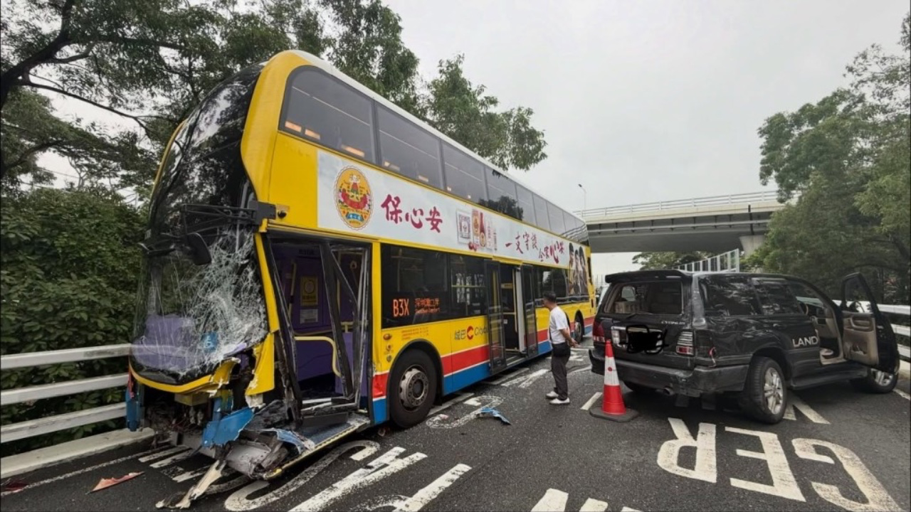 深圳灣公路大橋城巴衝撞死火SUV!B3X釀4傷車頭碎裂乘客驚魂