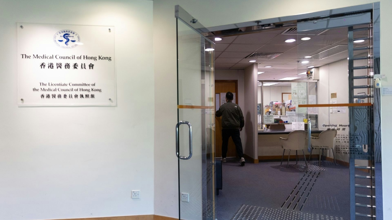 香港放寬醫生註冊門檻！內地頂尖醫科生可赴港執業，本地醫生「內卷」危機正式來臨？