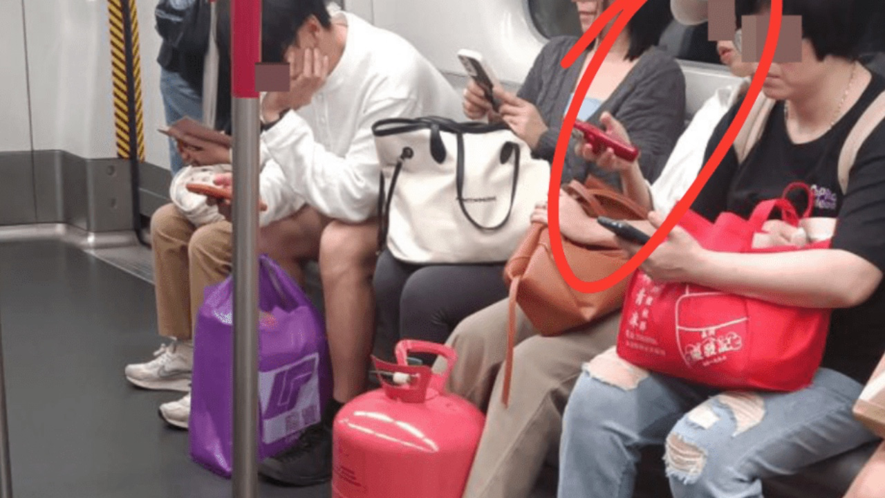 港鐵現「粉紅計時炸彈」!女乘客攜巨型壓縮氣罐上車,全車乘客漠視危機引爆網民熱議