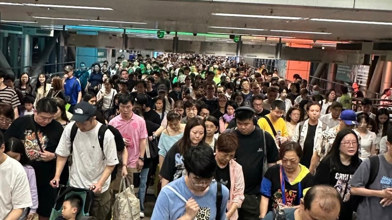 玩到最後一秒先衝關！深夜打蛇餅、羅湖塞爆、有人被困深圳多留一宵！「玩到盡」係咩心理？