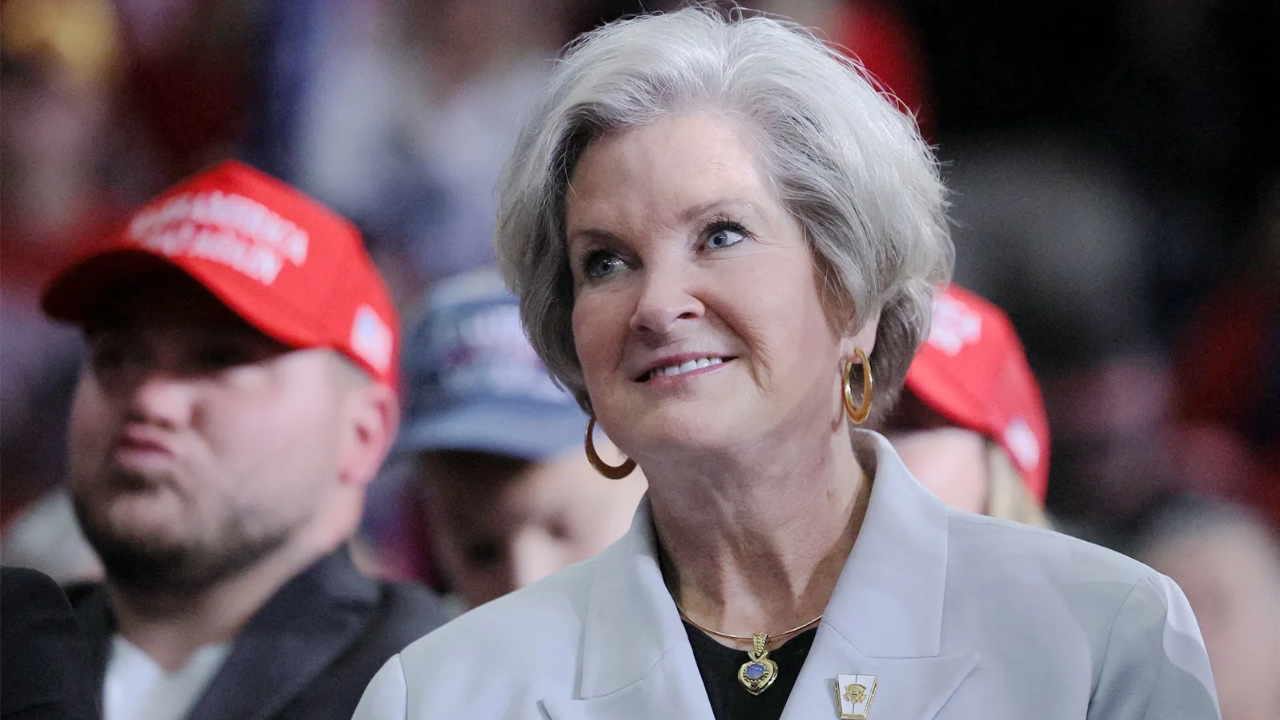 白宮幕僚長警告：特朗普被餵食「玫瑰色戰爭」！民主黨控訴戰爭罪，共和黨能護住佢嗎？