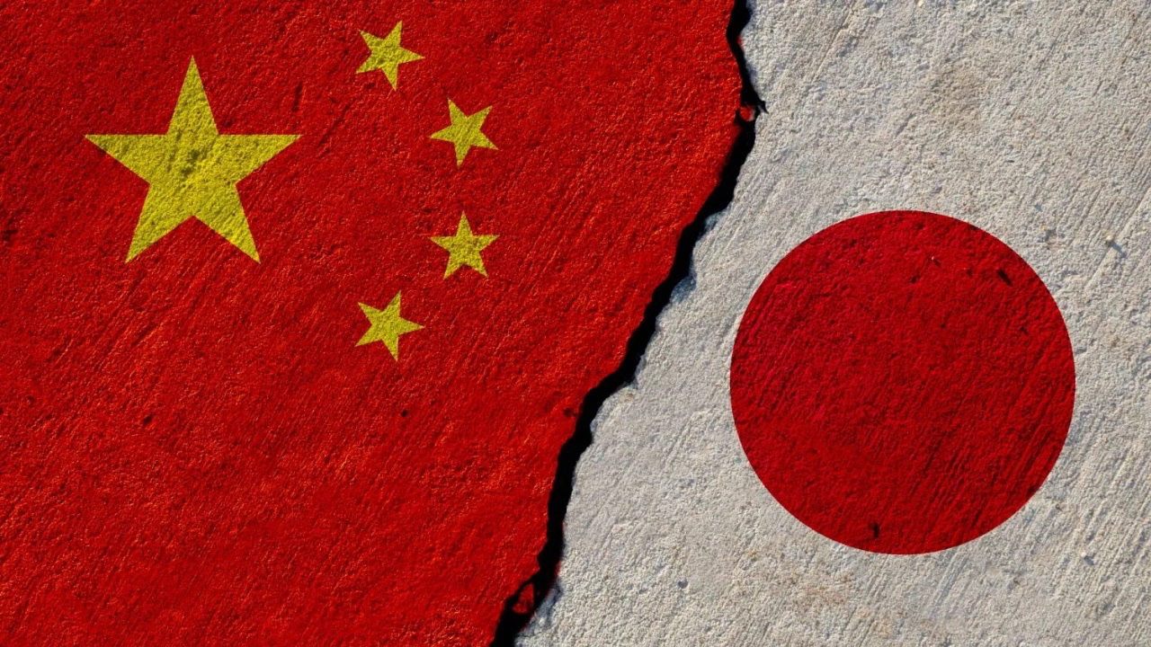 比台海更危險？日本突然「降級中國」！日本外交藍皮書改口，學者警告中日恐先開火！