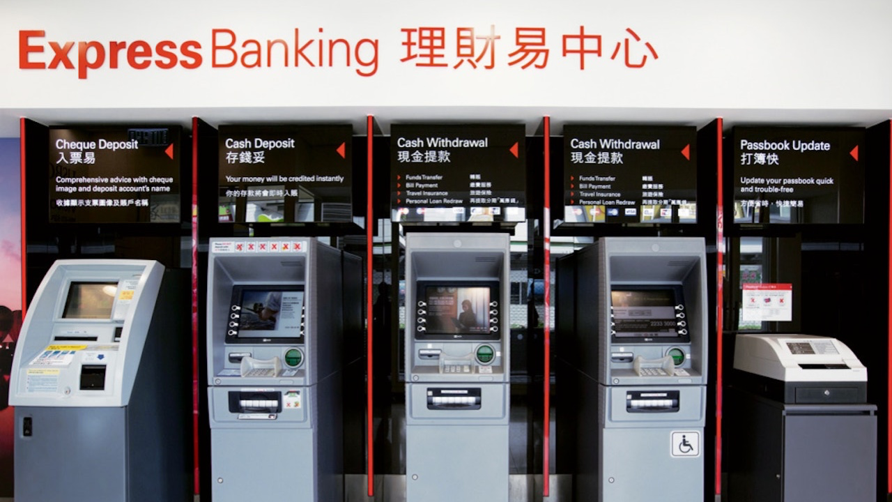 警惕！新騙局？櫃員機拒收$500竟當街換鈔！真正逼緊香港人嘅係社會信任崩潰！