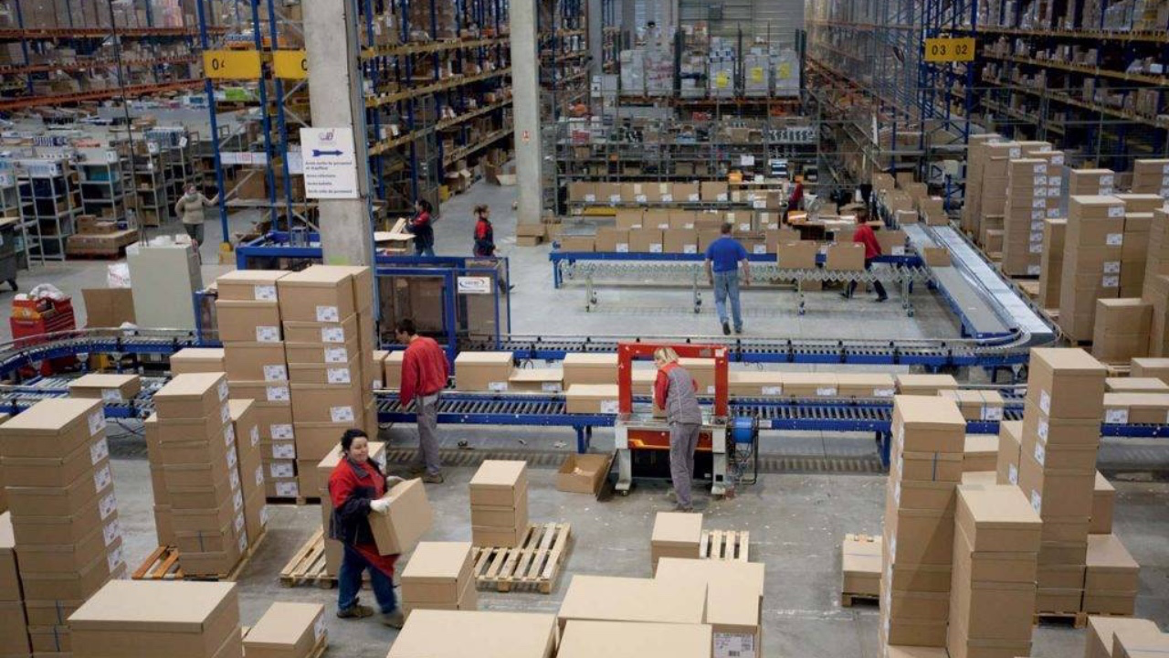 BNO港人貨倉爆格，痛失一年血汗錢！揭英國警察「最叻出糧」？