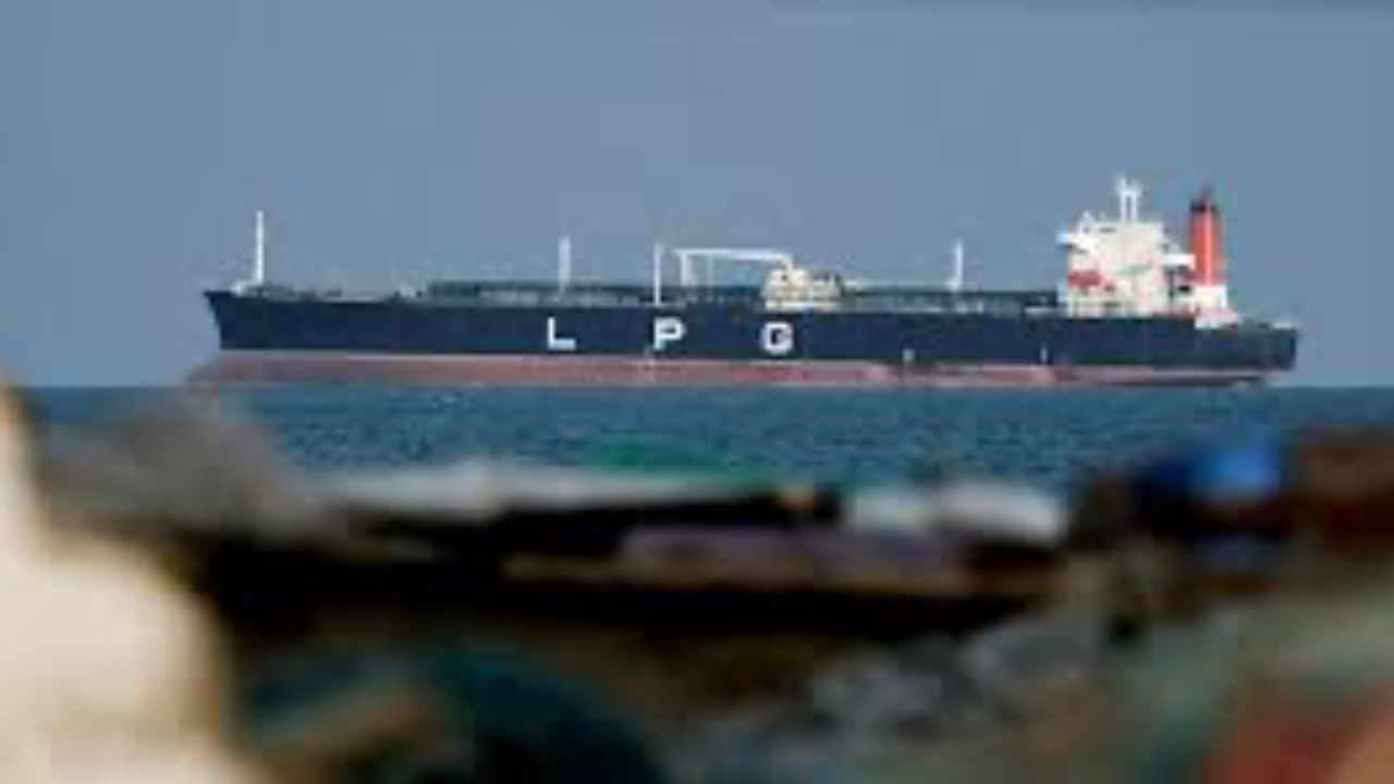 特朗普打伊朗，中國數銀紙！霍爾木茲封鎖，中國造船訂單6.5億美元！