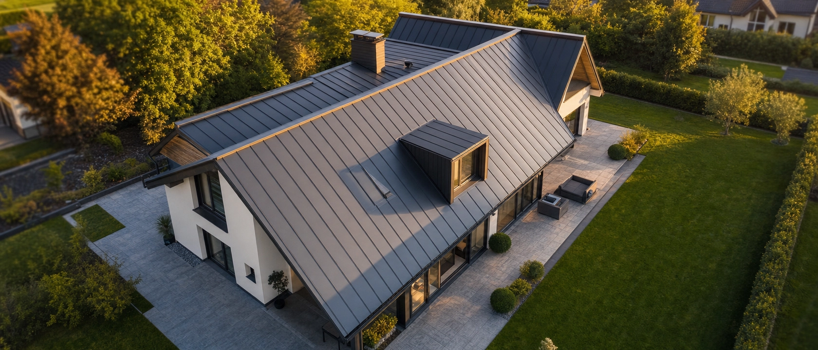 Premium Dachblech auf modernem Haus – Made in Germany
