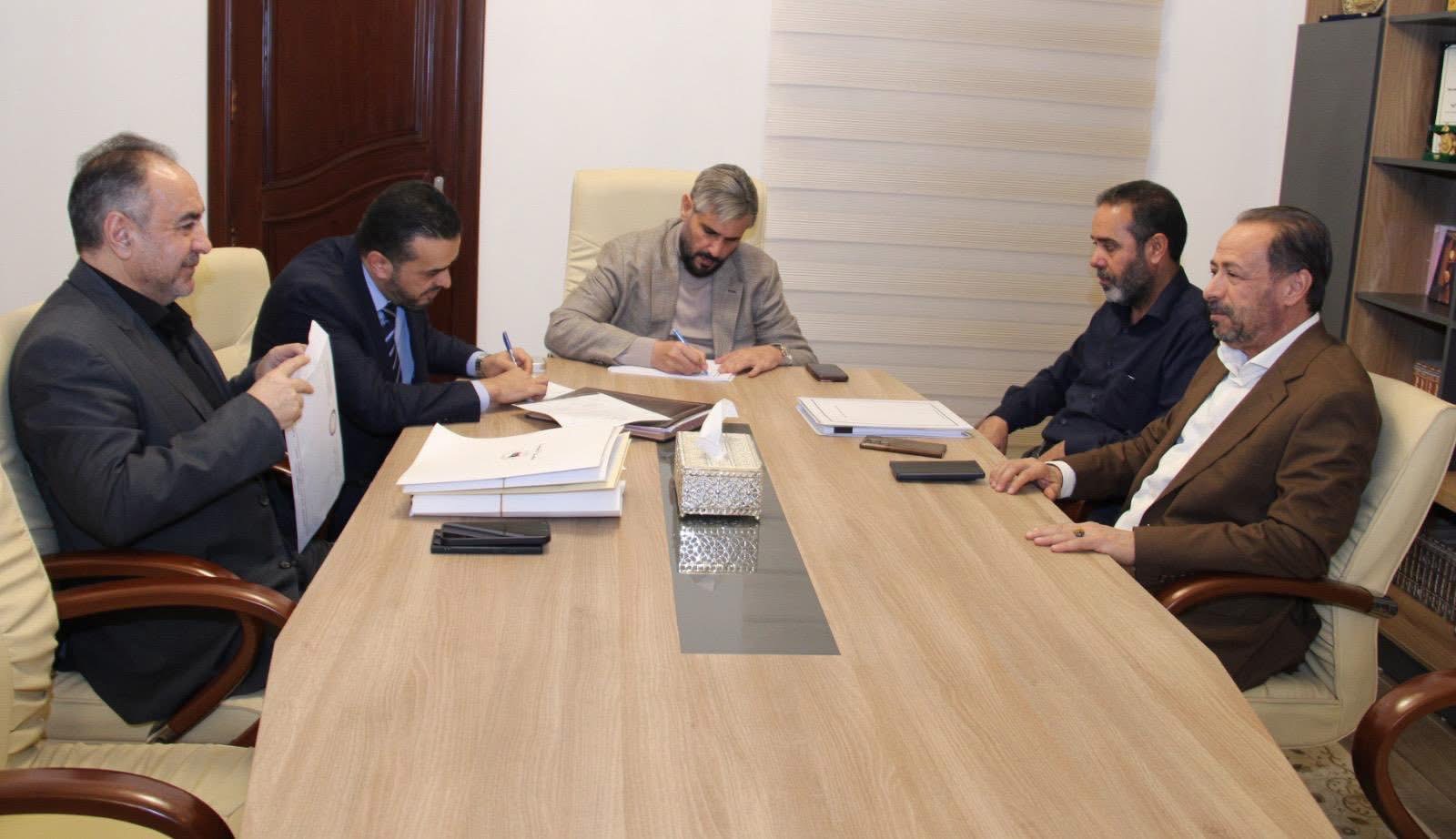 عقد السفير عبدالمطلب ثابت اجتماعًا موسعًا مع اللجنة المشكلة لمراجعة مديونية الدولة الليبية لدى الأكاديمية العربية للعلوم والتكنولوجيا والنقل البحري. السفير عبد المطلب ثابت - السفير عبدالمطلب ثابت يعقد اجتماعًا موسعًا مع اللجنة المشكلة لمراجعة مديونية ليبيا