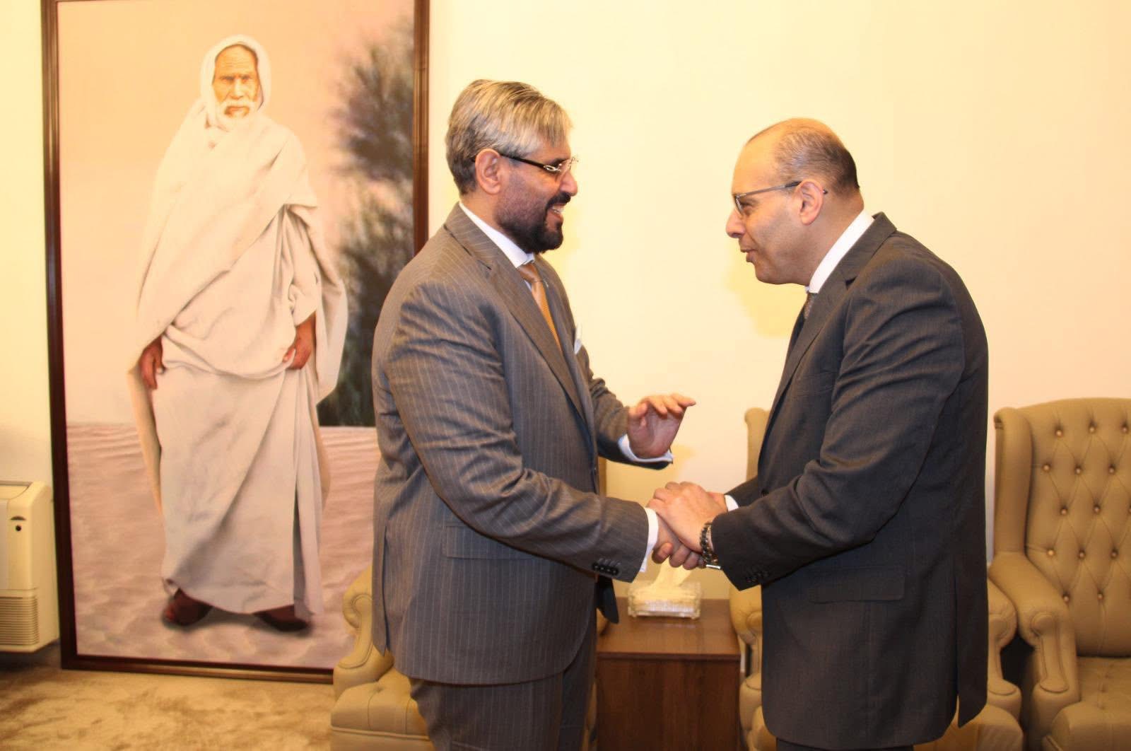 استقبل السفير عبدالمطلب ثابت سعادة السفير محمد سمير، مساعد وزير الخارجية المصري ومندوب بلاده الدائم لدى جامعة الدول العربية. السفير عبد المطلب ثابت - السفير عبدالمطلب ثابت يستقبل مساعد وزير الخارجية المصري محمد سمير