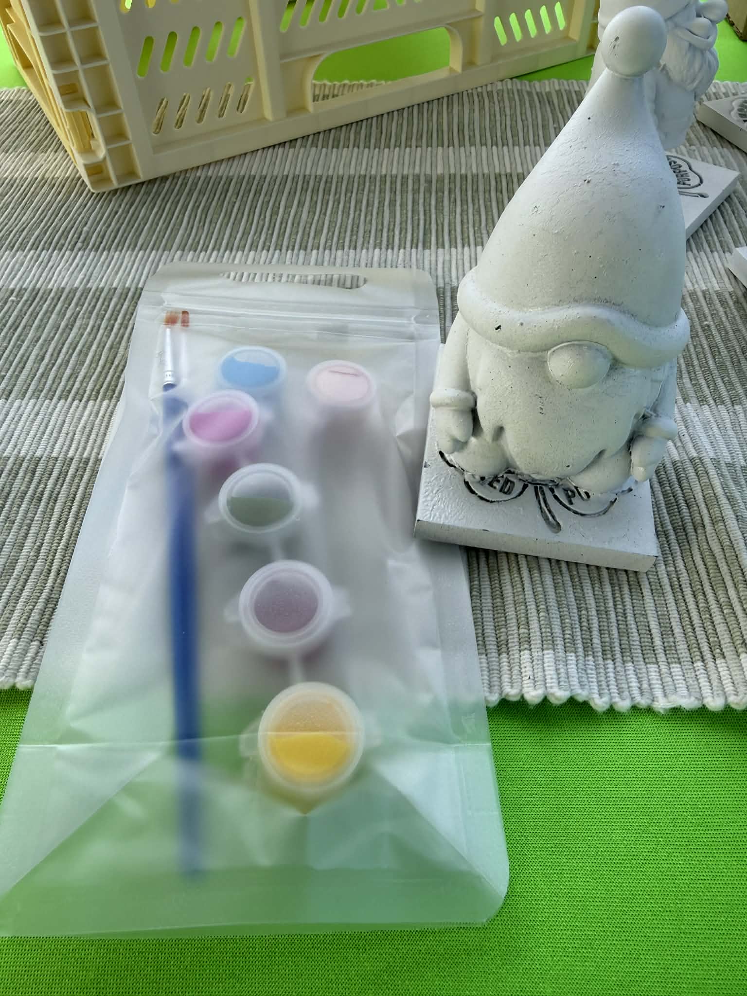 Paint your own Gnome kit