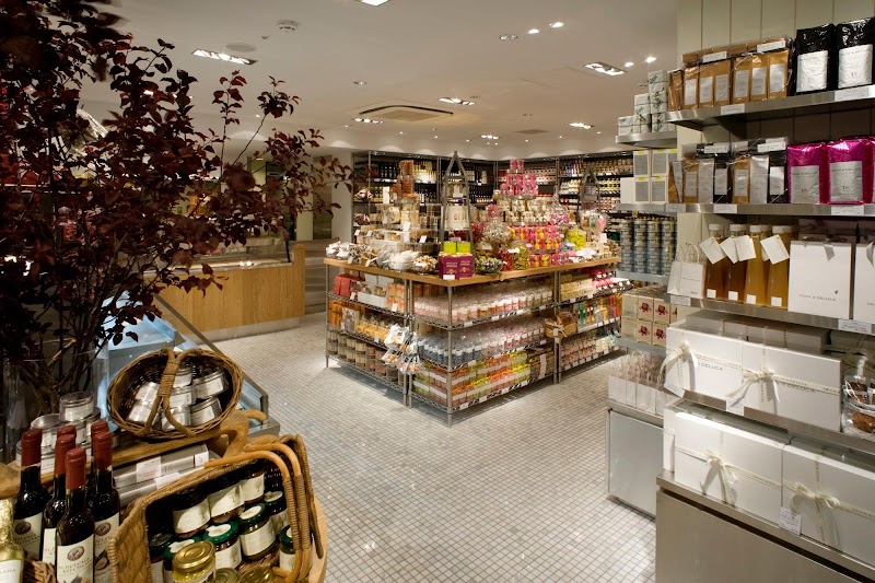 DEAN & DELUCA Market Store Yaesu