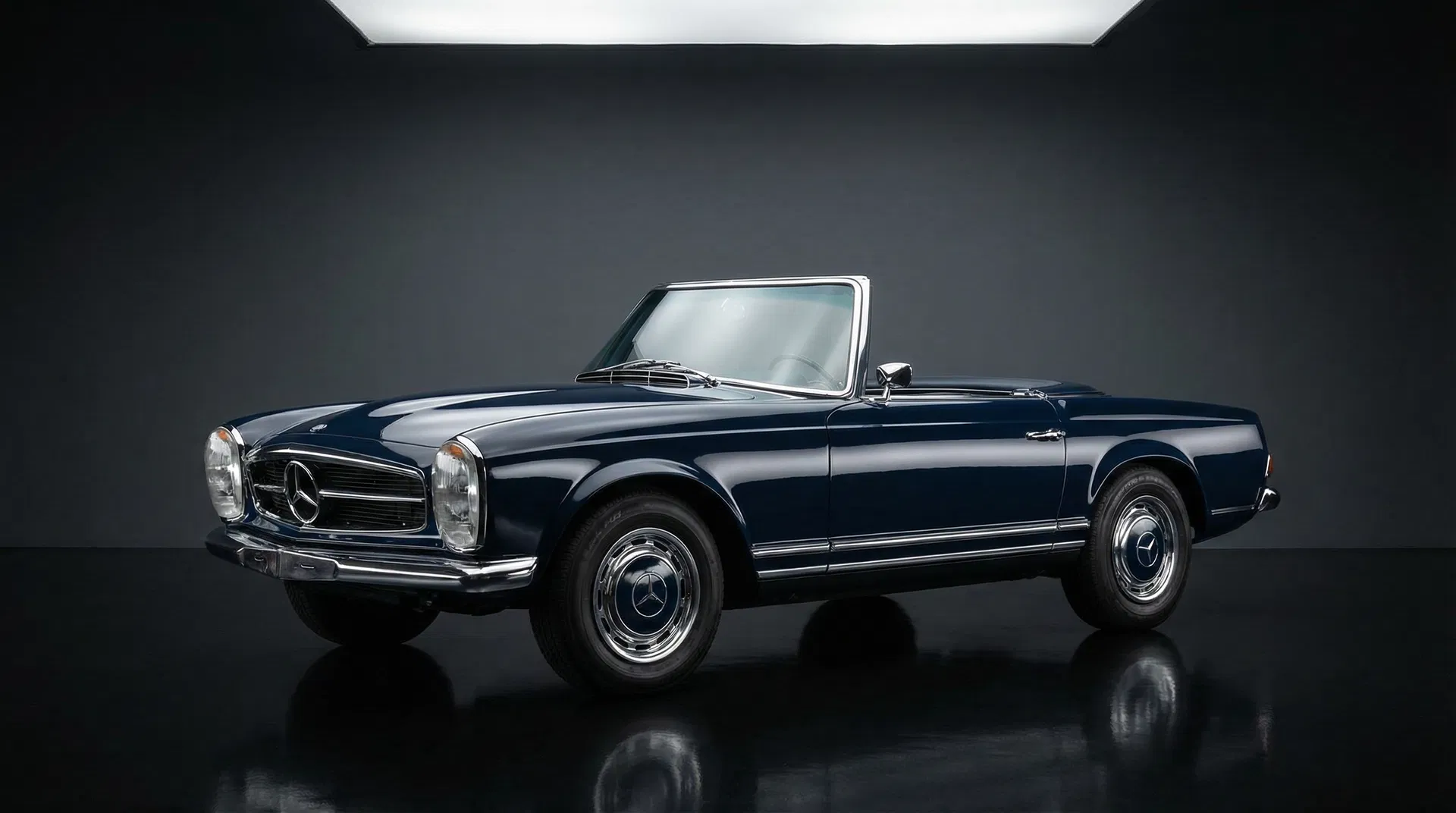 Oldtimer professionell restauriert und poliert – klassischer Mercedes im Studio