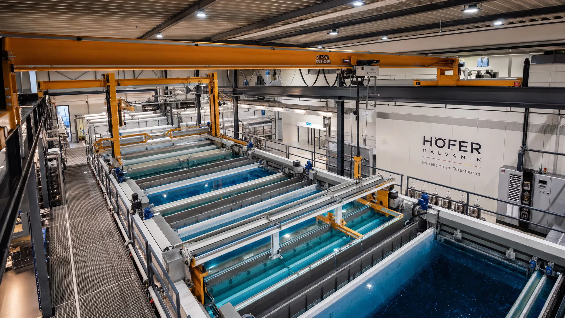 Moderne automatisierte Galvanik-Anlage in NRW mit mehreren Bädern