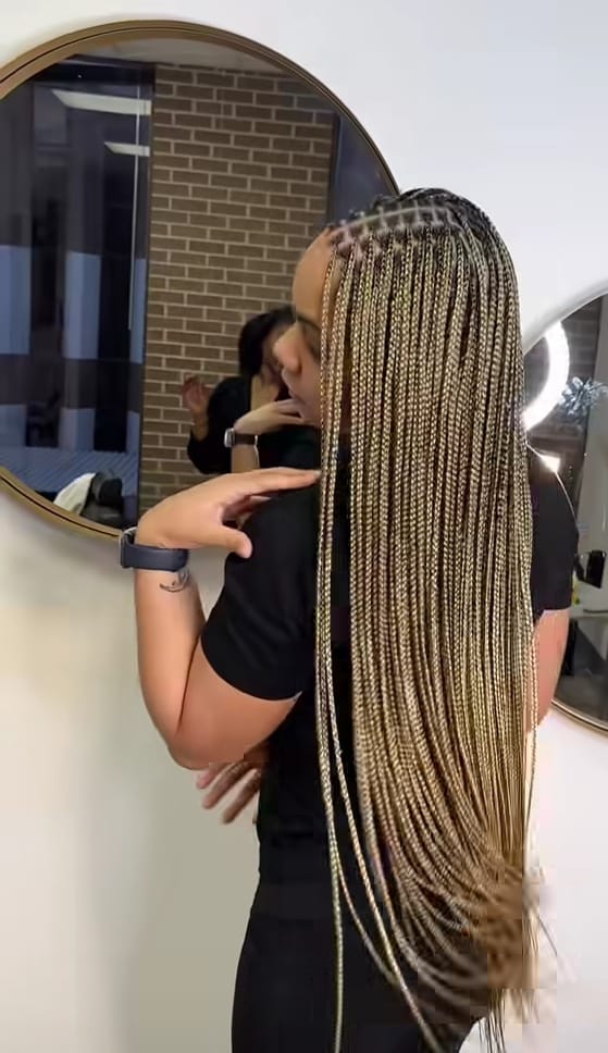 Knotless Curly Ends - 1