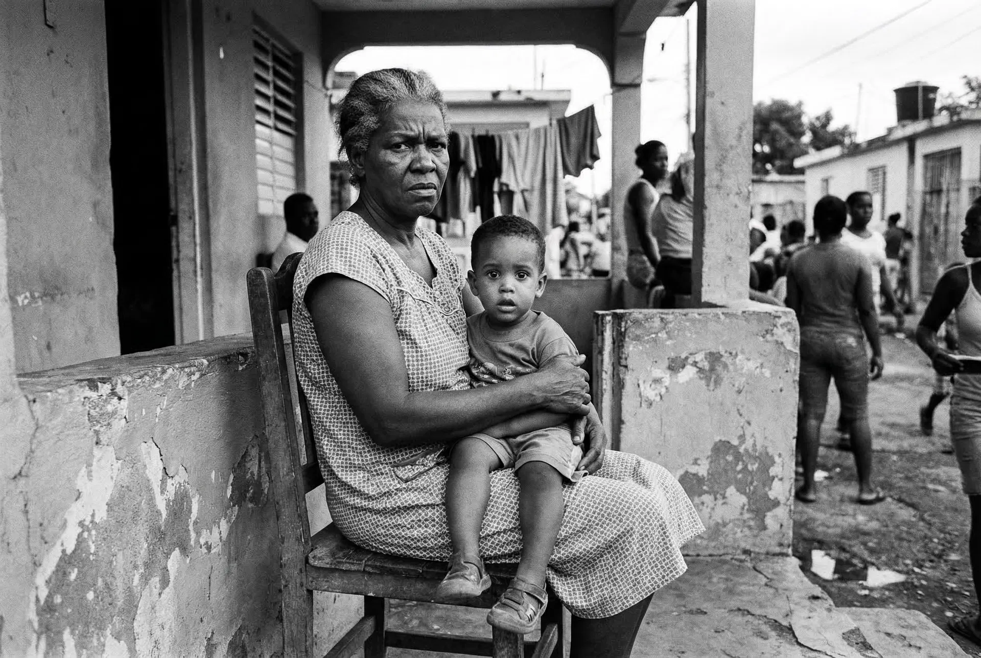 Abuela dominicana con su nieto