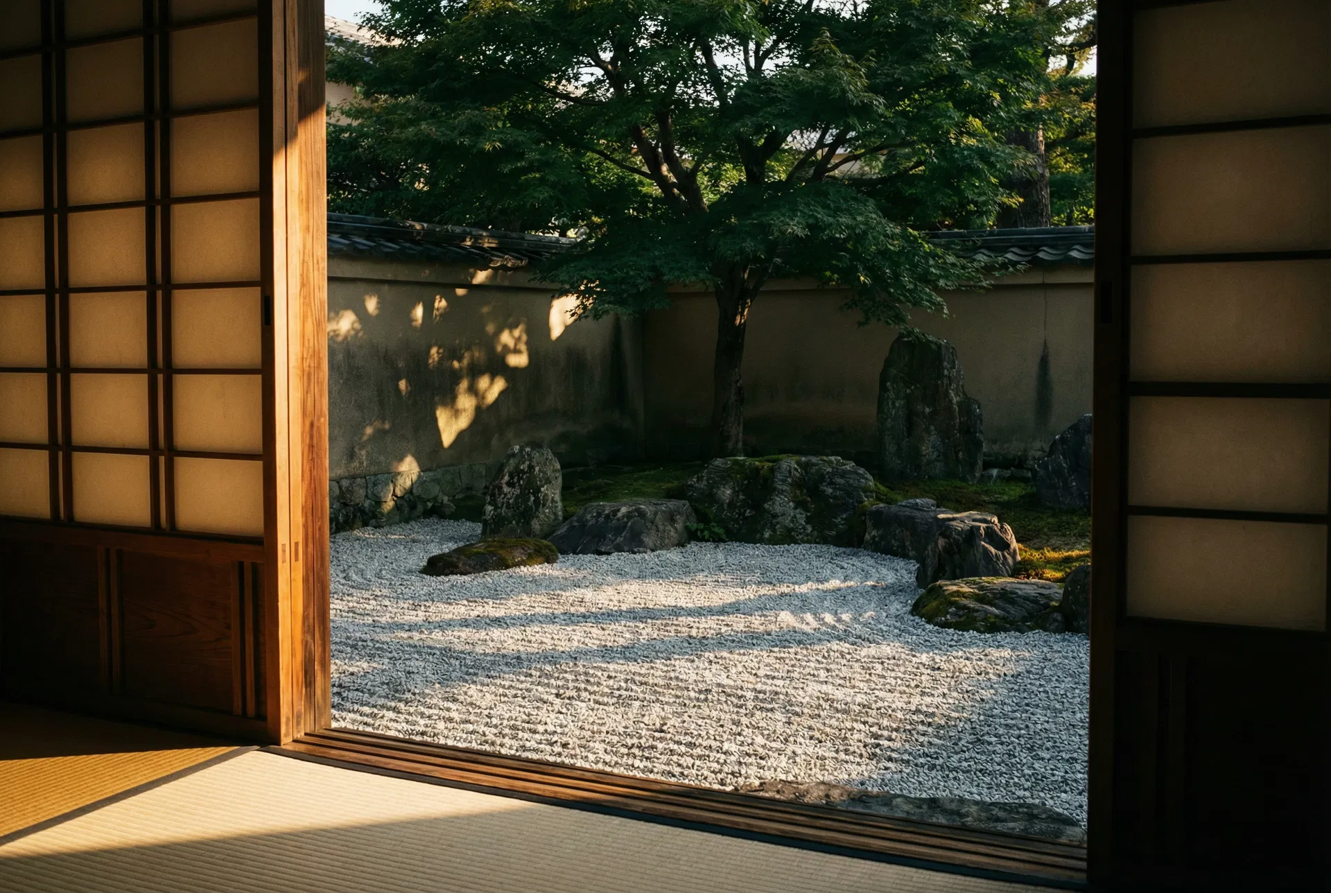 障子越しに望む枯山水の庭