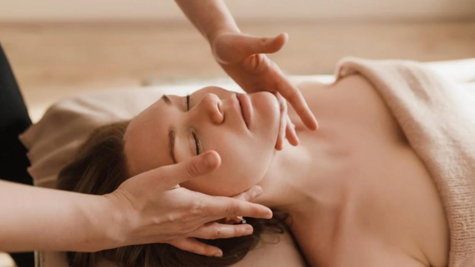 从此不再熊猫眼：改善黑眼圈的护肤品