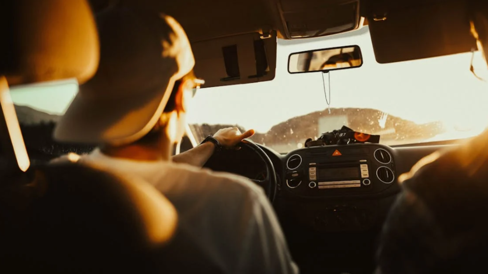 英国租车全攻略：手把手教你轻松自驾，无需国际驾照也能畅行无阻！