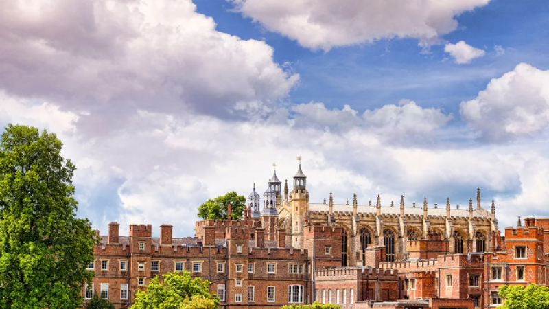 伊顿公学:威廉王子和20位英国首相曾在此求学