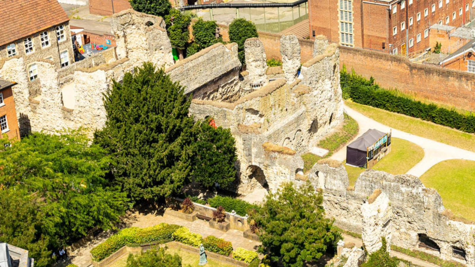 雷丁一日游指南:不可错过的景点与体验