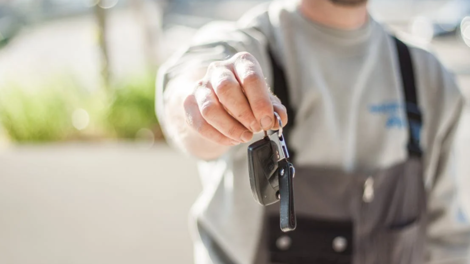 英国租车指南:各大平台优缺点全解析,帮你找到最佳租车选择!