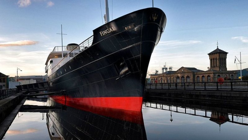 探索英国热门系列剧《王冠》拍摄地