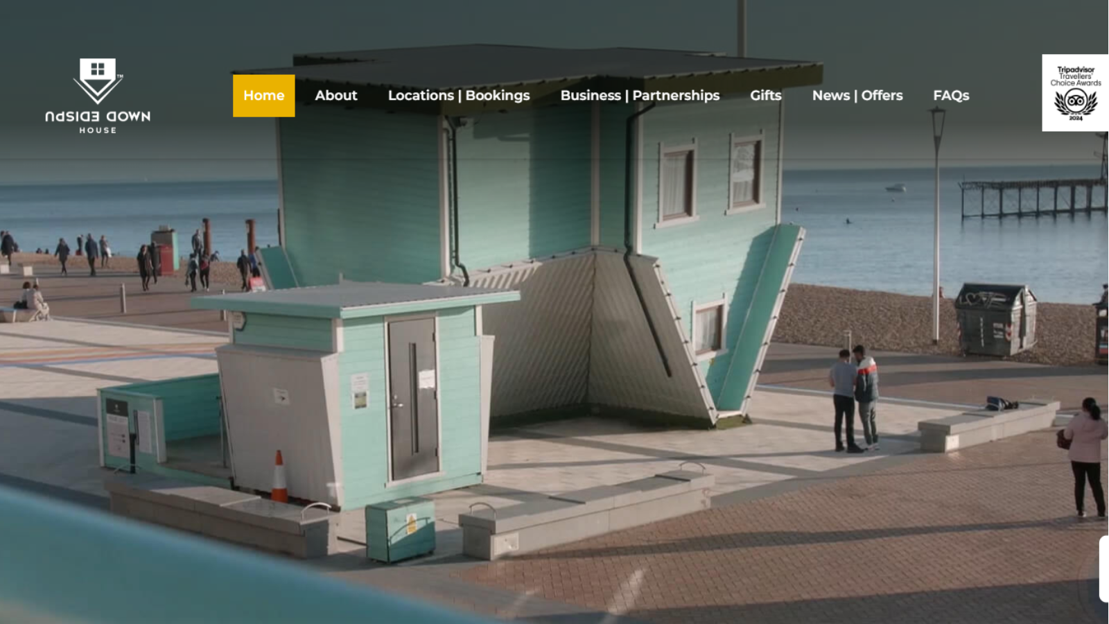 英国必打卡新奇景点！走进现实版“倒立屋”Upside Down House