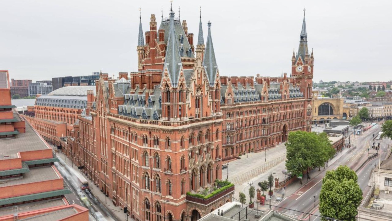 入住伦敦地标：St Pancras Renaissance Hotel的非凡体验