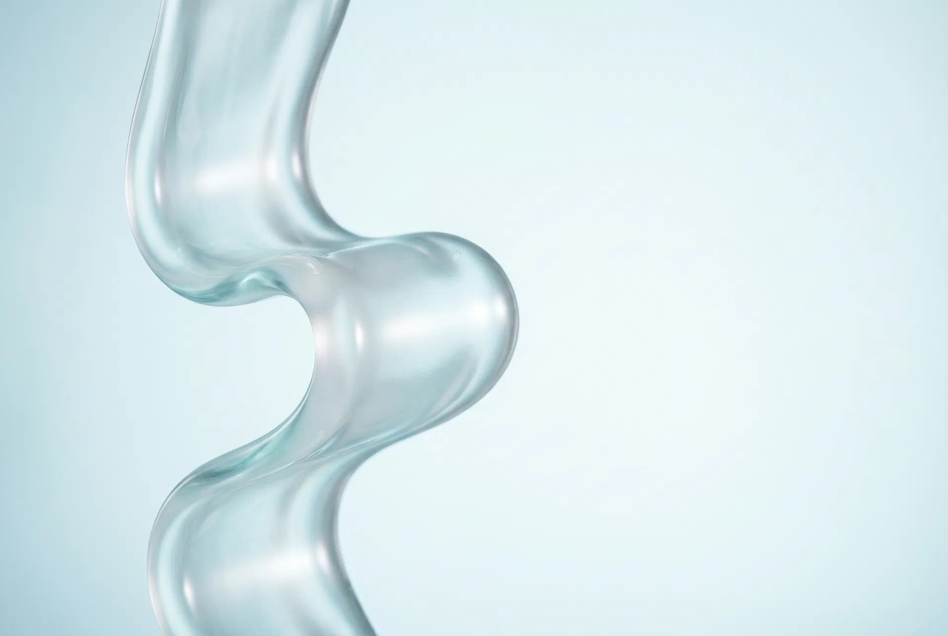 ローションの透明感を想起させる液体イメージ