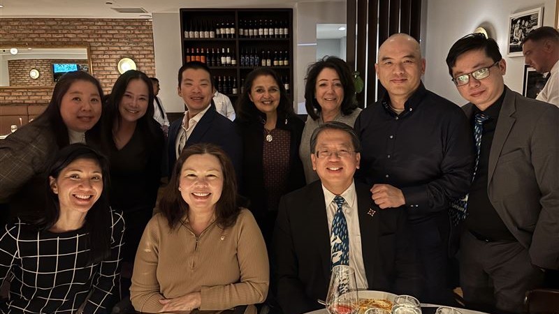 美國伊利諾州參議員Tammy Duckworth與紐約好友晚宴，熱烈交流台美合作機會 - 哈囉台灣活動圖片