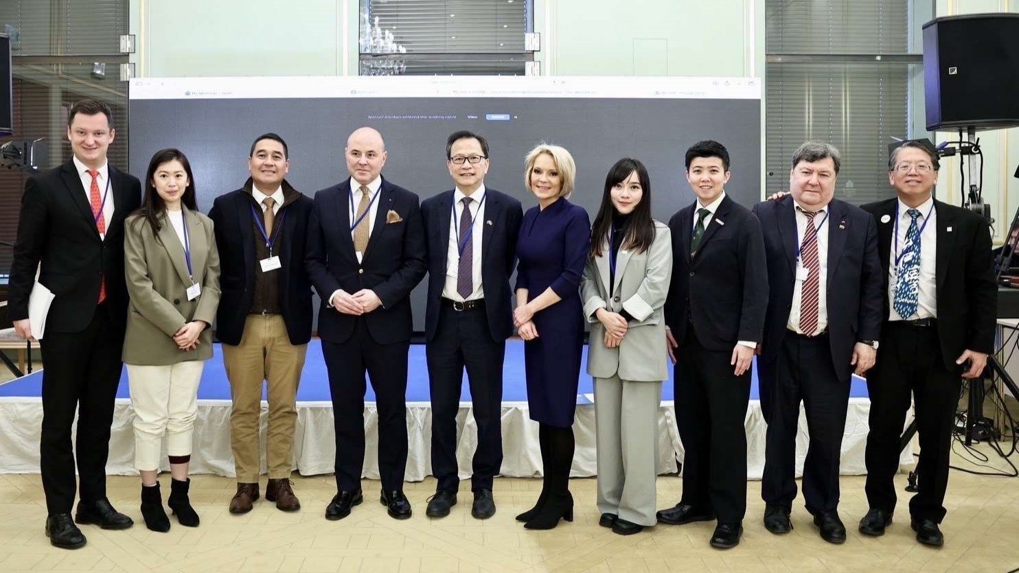 出席世界論壇 谷瑞生：Yes, we can! 我們一定能讓民主再次偉大 - 哈囉台灣新聞封面圖